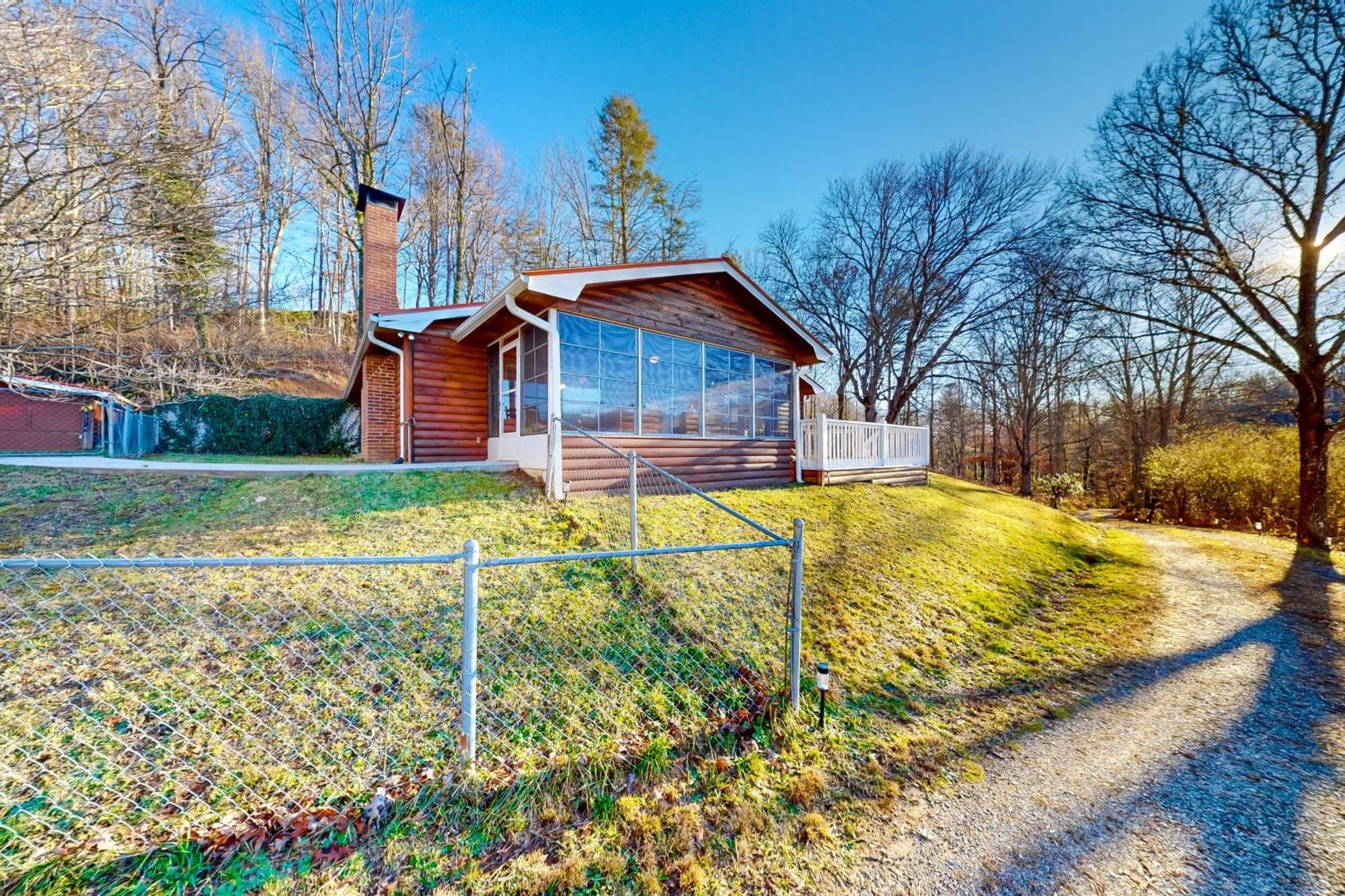 Tumbling Leaf Cabin Франклин Екстериор снимка